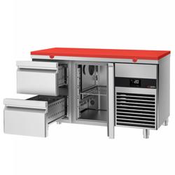 Hűtött munkaasztal PREMIUM - 1400x700 mm - GN 1/1 - 281 liter - ventilációs - 1 ajtóval - 2 fiókkal - vágódeszkával vörös húsokhoz