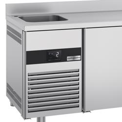 Tavolo refrigerato PREMIUM - 1900x720mm - Ventilata - 420 L - con 3 porte - con vasca a sinistra - Alzatina