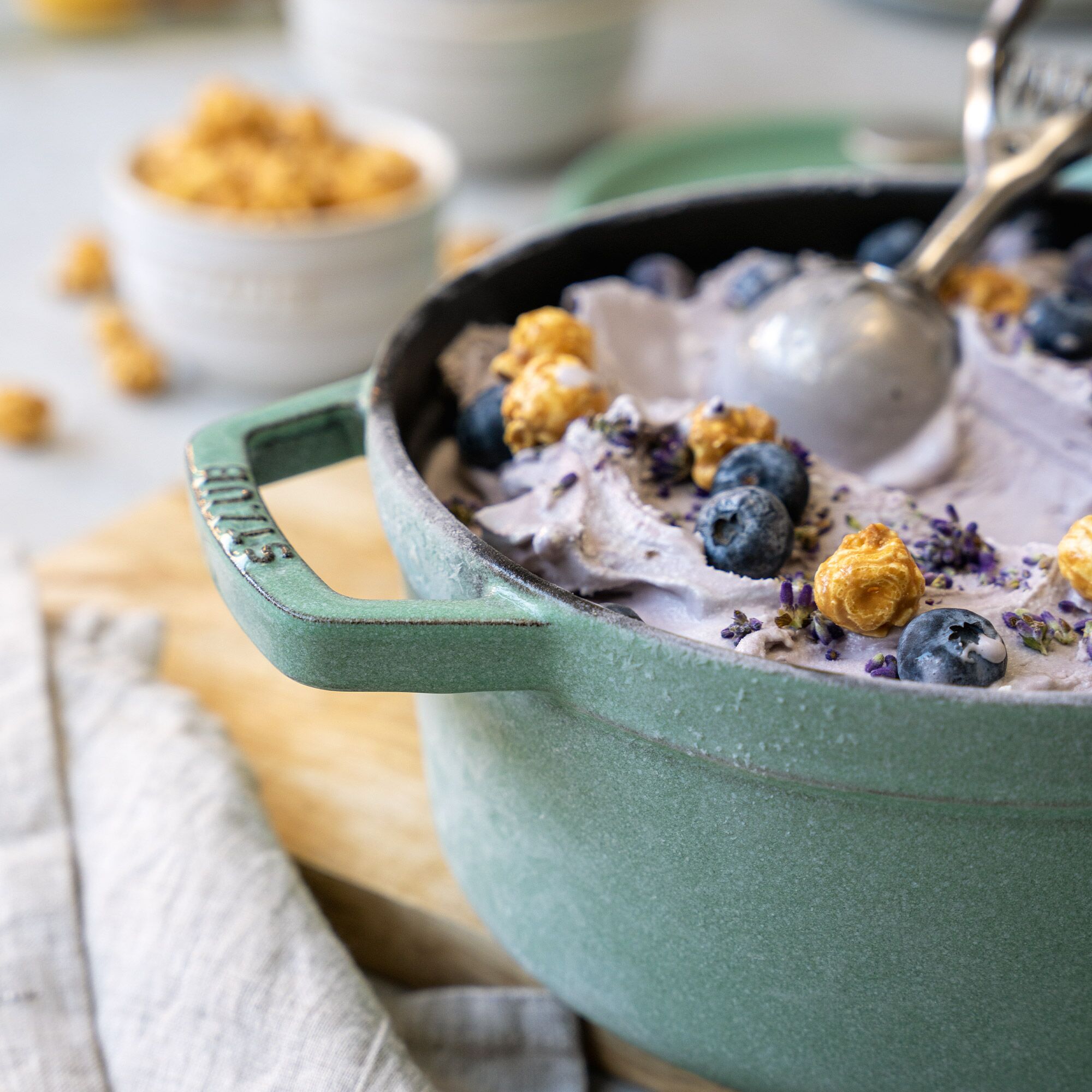 STAUB | Cocotte Round Enamelled Cast Iron Casserole Dish – Ø 180 mm