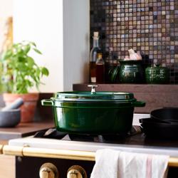 STAUB | Cocotte Oval Enamelled Cast Iron Casserole Dish – 290 mm Oval – Basil Green