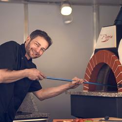 Paletă pizza - AZZURRA - Aluminiu anodizat - extra ușoară - 360x360 mm - perforată - mâner telescopic din aluminiu