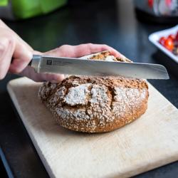 ZWILLING | Professional S Bread Knife – Serrated Edge - 200 mm - Made in Germany