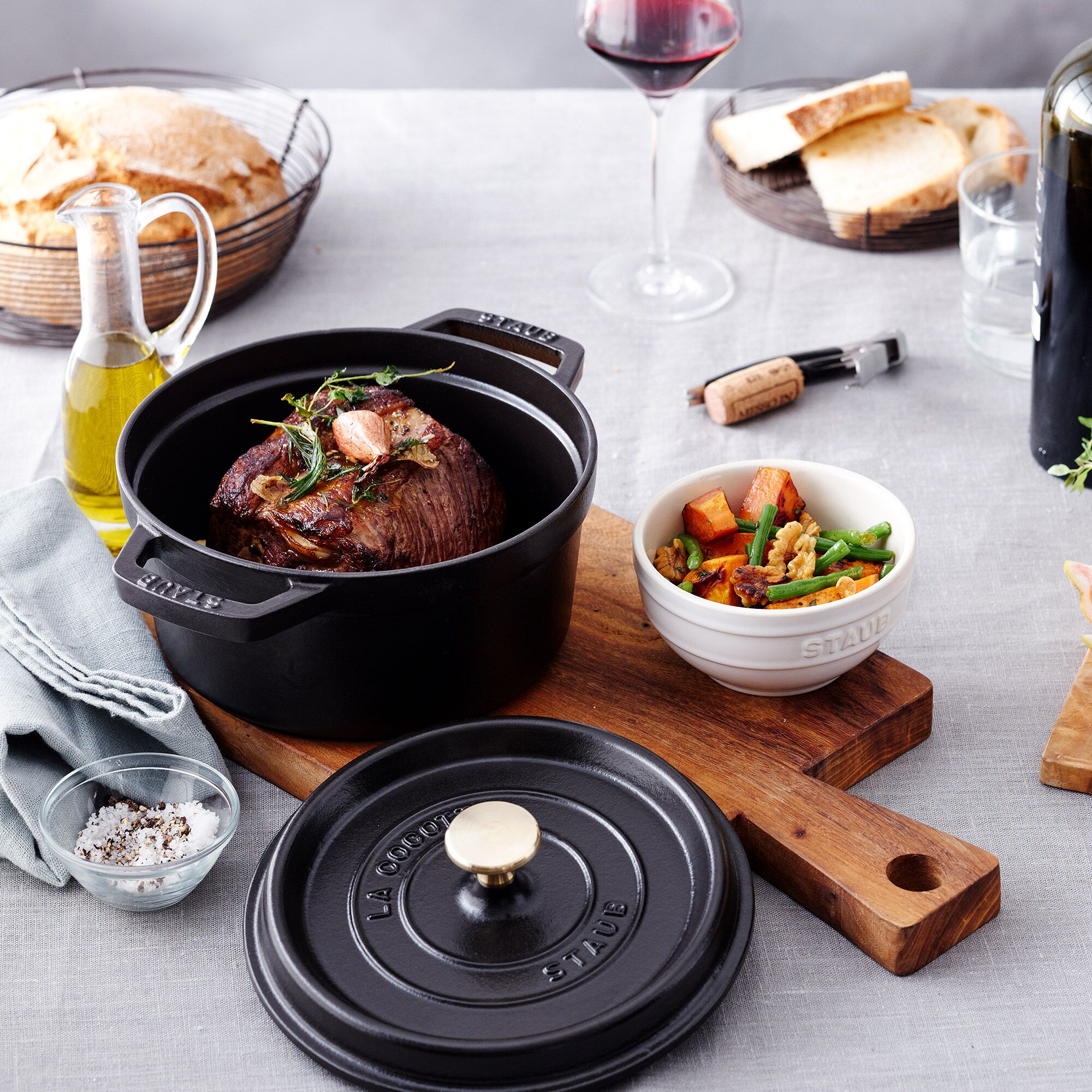 STAUB | Cocotte Round Enamelled Cast Iron Casserole Dish – Ø 180 mm – Black