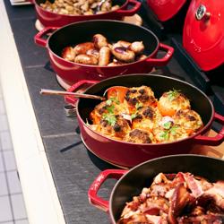 STAUB | BRAISERS - Brasiera con struttura a goccia Chistera - 280 mm - Ghisa - Rosso ciliegia