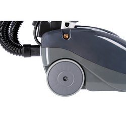 Maşină automată de curăţat şi aspirat podele / putere 100 m2/oră