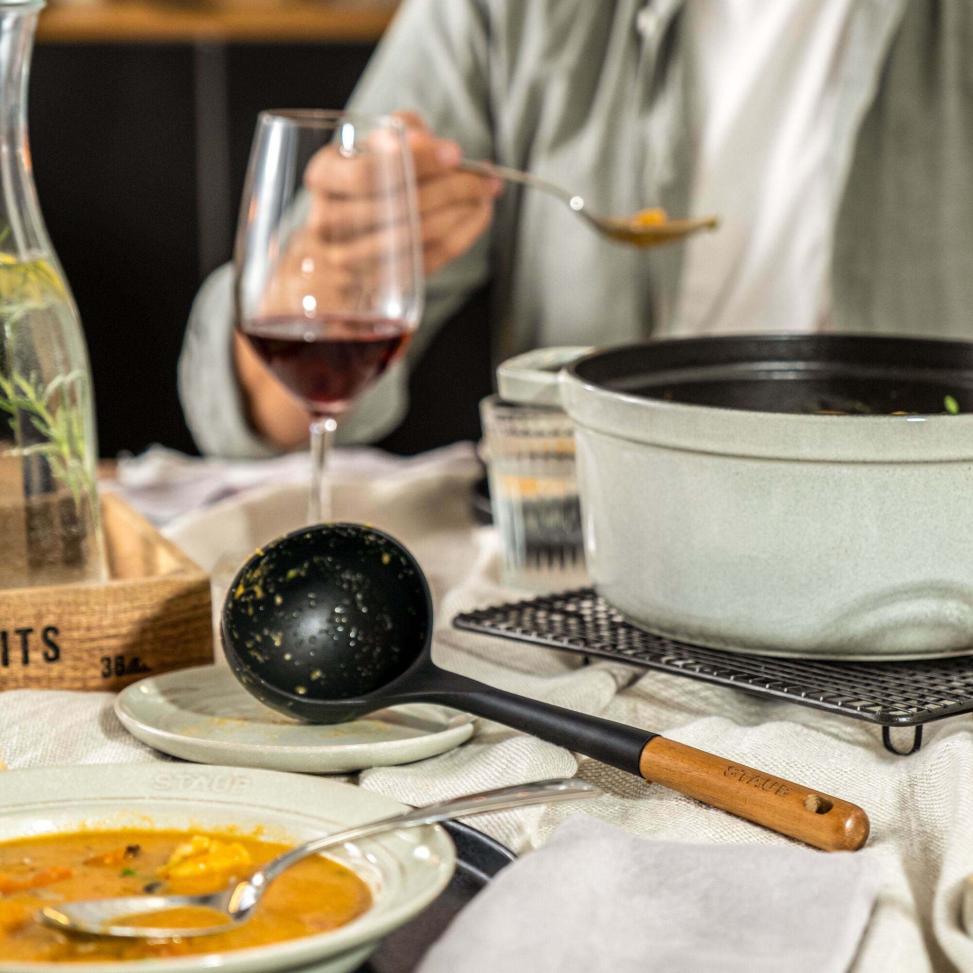 STAUB | Louche à soupe – Longueur : 310 mm – Silicone – Noir