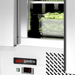 Mesa saladette refrigerada ECO - 1368mm - 368L - 3 puertas macizas - con vitrina de cristal para 4x GN 1/1