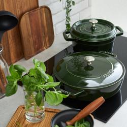 STAUB | BRAISERS - Posuda za pečenje sa Chistera kapljičastom strukturom - 280 mm - Lijevano željezo - Zelena boja bosiljka