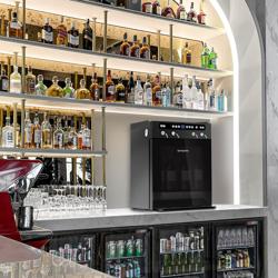 Distributeur de vin - 1 zone climatique - réfrigéré - pour 4 bouteilles de vin	