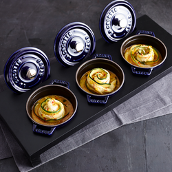 STAUB | SPECIALITIES - Masă de servit pentru 3 mini cocottes - 420x160mm - Fibră lemnoasă - Negru