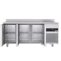 Hűtött munkaasztal PREMIUM - 1900x700 mm - GN 1/1 - 420 liter - ventilációs - 3 ajtóval - 1 medencével - felhajtással