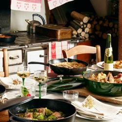 STAUB | PANS - Stekpanna med hällpip - Ø 260mm - gjutjärn - svart