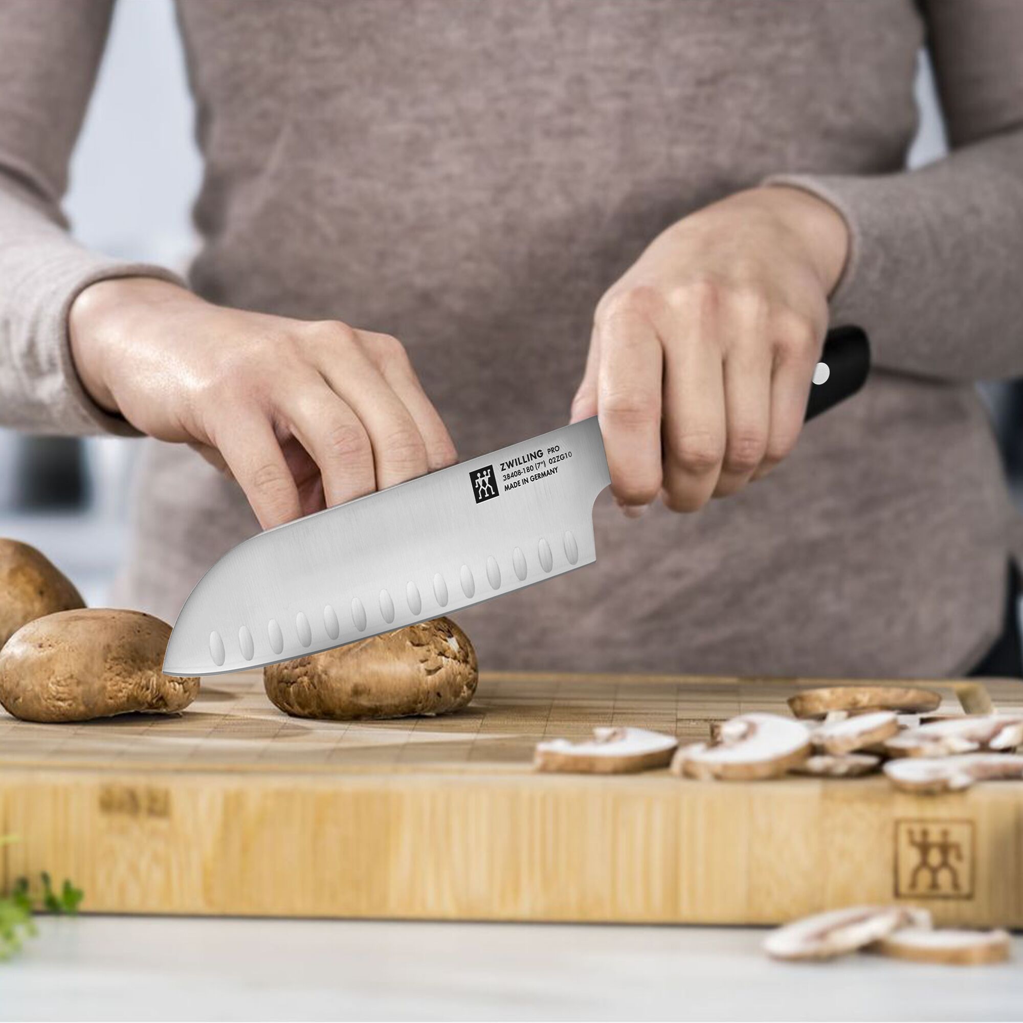 ZWILLING | Pro Santoku Knife – FRIODUR Stainless Steel - 180 mm - Made in Germany