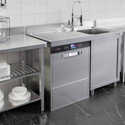 غسالة أطباق تجارية مزدوجة الجدار - شاشة لمس - 3.55 kW - مزودة بـ مضخة جرعات المنظف ومضخة جرعات مساعد الشطف ومضخة الغسل