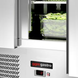 Salata Hazırlık Buzdolabı ECO - 1368mm - 368L - siyah ön panel - 3 kapılı - GN havuzu ile 4 adet GN 1/1 için & paslanmaz çelik kapak