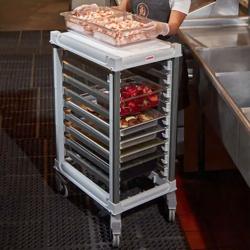 CAMBRO | CAMSHELVING® kocsi 9x GN 1/1 tartályhoz