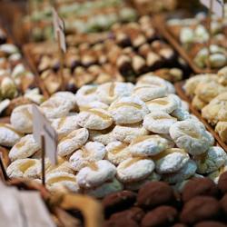 Vitrina za kolače RIGA - 1370x990 mm - 138 l - Ventilirano hlađenje - s 2 vrata - s 2 polica