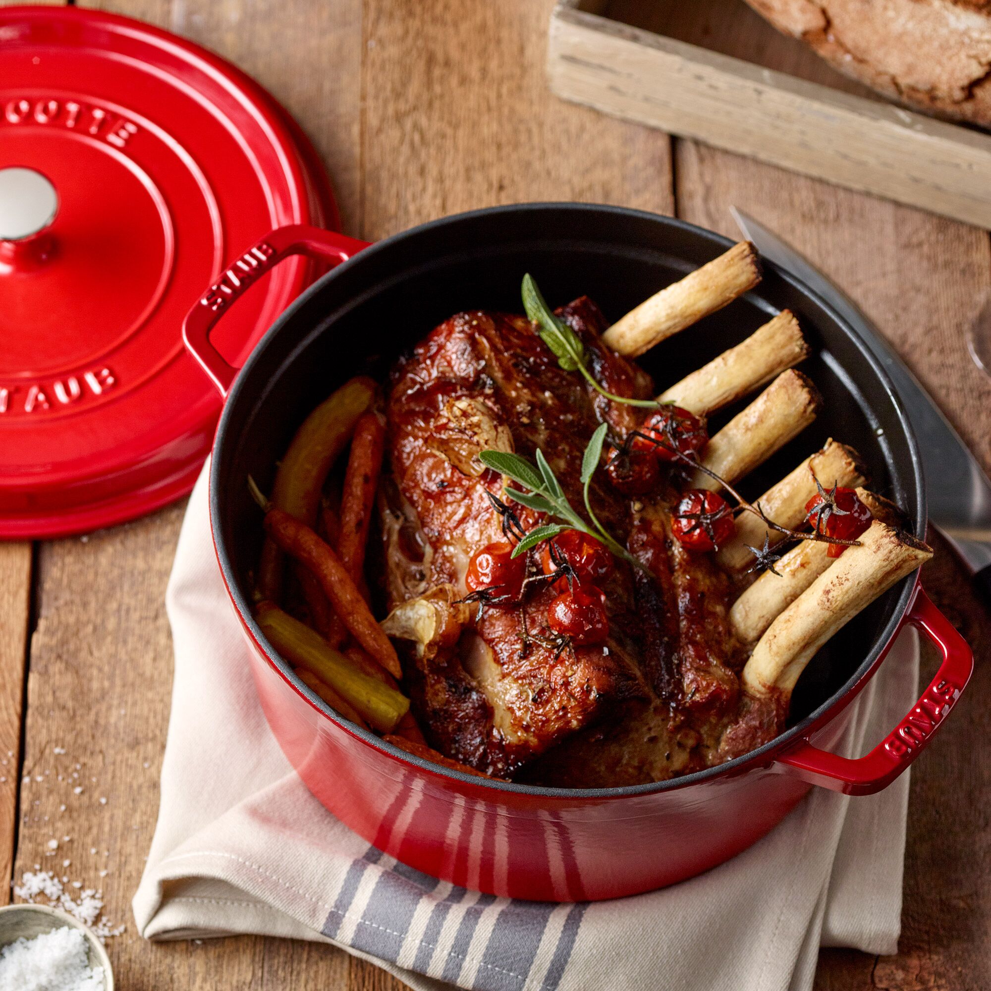 STAUB | Cocotte Round Enamelled Cast Iron Casserole Dish – Ø 180 mm – Cherry Red