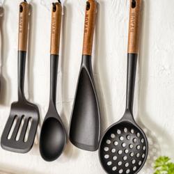 STAUB | Habszivacs simító - 310mm - Szilikon - Fekete