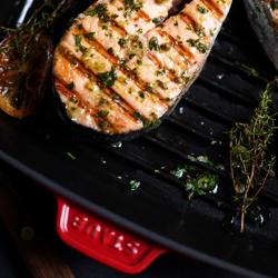 STAUB | GRILL PANS - شواية أمريكية - 260×260 مم - حديد زهر - أحمر كرزي