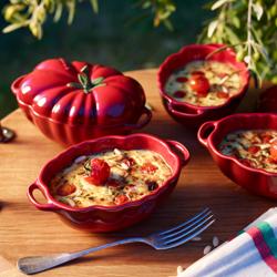 STAUB | CERAMIQUE – Cocotte żeliwna – kształt pomidora – średnica 160 mm – ceramika – kolor wiśniowy