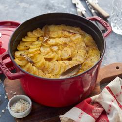 STAUB | LA COCOTTE - kokotka - Ø 240 mm - litina - třešňově červená