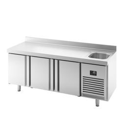 Masă frigorifică PREMIUM PLUS - 1960x600 mm - 385 L - cu 3 uși - bordură