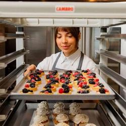CAMBRO | CAMSHELVING® Trolley for 9x GN 2/1 containers