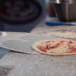 Casca de pizza de alumínio - 33 cm - perfurada