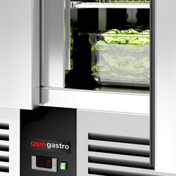 Saladette PREMIUM - 1368mm - 3 deuren - met hoge glazen opzetstuk voor 4x GN 1/1