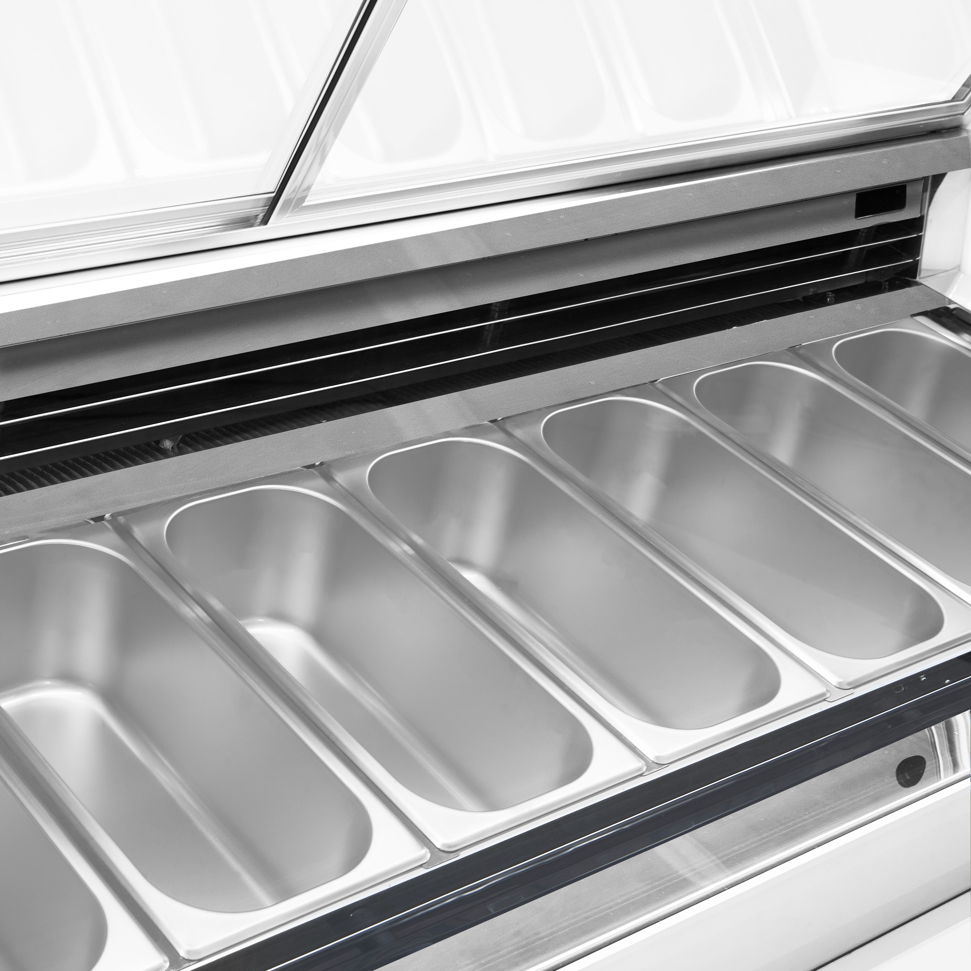 Vitrine à glace THEO – 1771 mm – refroidissement ventilé – pour 9 bacs à glace de 5 litres – Blanc