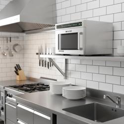 Automaattinen mikroaaltouuni - 17 L - 1,4 kW - Digitaalinen