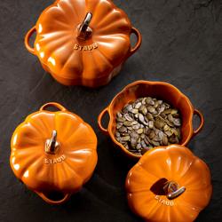 STAUB | CERAMIQUE - طنجرة كوكوت - بقطر 120 مم - على شكل يقطينة - سيراميك - لون القرفة