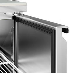 Saladette PREMIUM - 1365mm - 3 deuren - met ingang voor 7x GN 1/3 & Glazen deksel