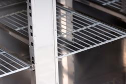 Balcão de resfriamento de bebidas ECO - 2,2 x 0,7 m - com 4 portas de vidro