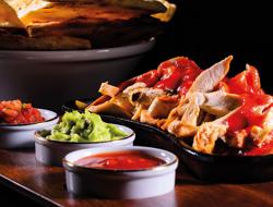 Sizzle Platter Set - 6-piece set - incl. 3 small bowls & fryer basket & wooden base - pre-seasoned cast iron pan & stainless steel AISI 304 accessories & MDF board - 350x260mm - oval