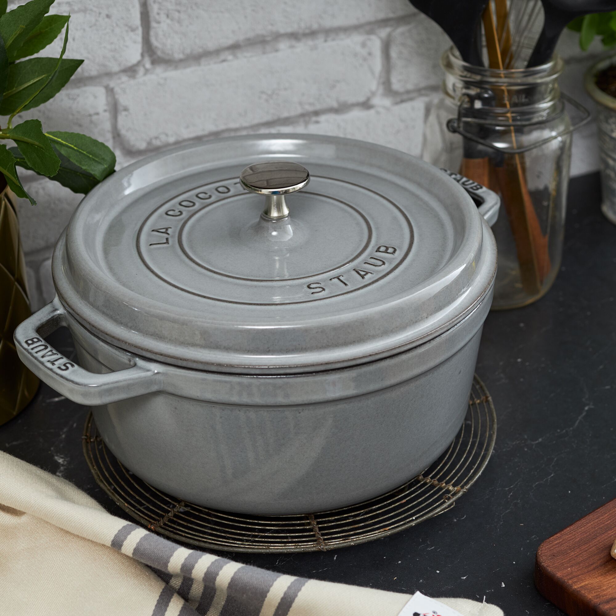 STAUB | Cocotte Round Enamelled Cast Iron Casserole Dish – Ø 200 mm – Graphite Grey