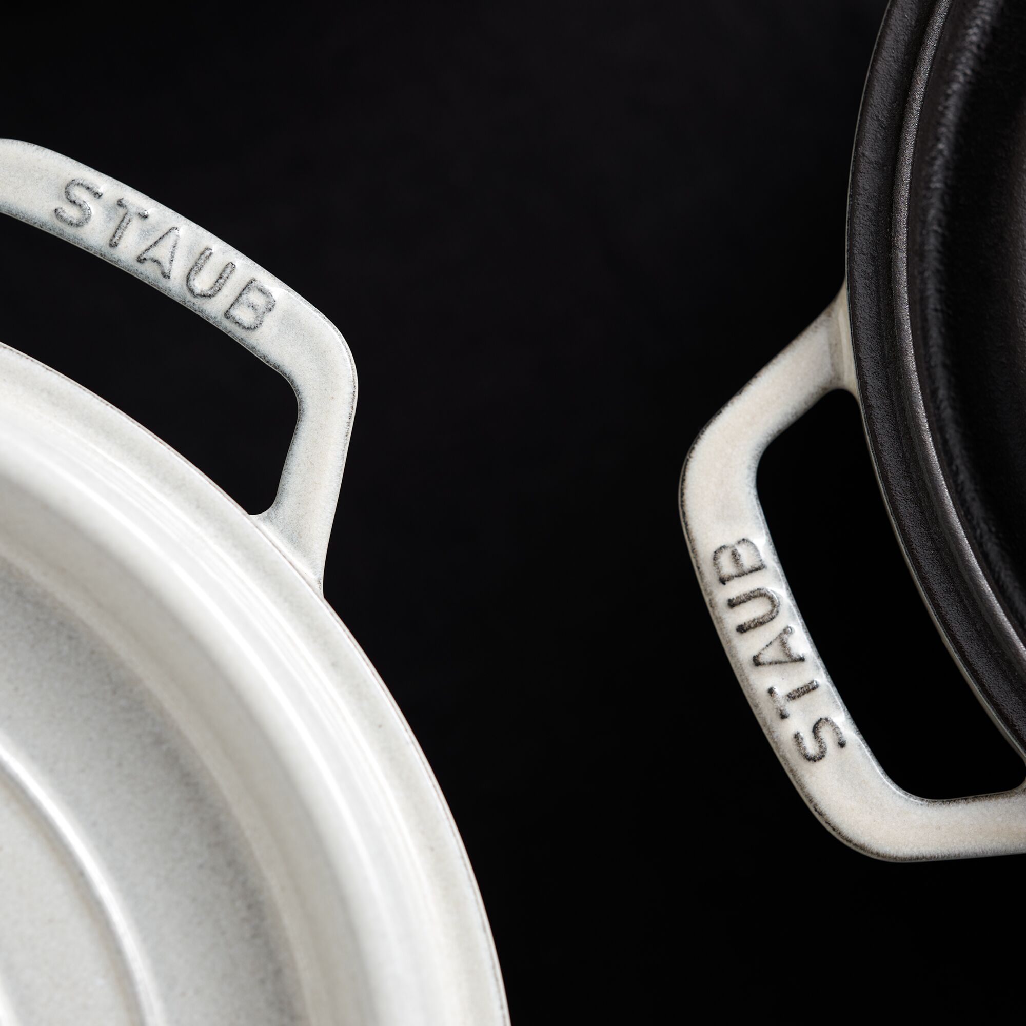 STAUB | Cocotte Round Enamelled Cast Iron Casserole Dish – Ø 220 mm – White Truffle