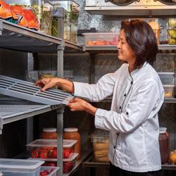 CAMBRO | Camshelving® - Estantes básicas Basics Plus - com prateleiras com ranhuras