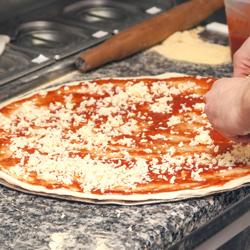 Granitli Pizza ve Salata Hazırlık Buzdolabı PREMIUM PLUS - 1460mm - 355L - 3 kapılı - camlı üstlük ile 8 adet GN 1/6 için