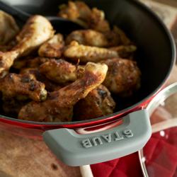 STAUB | SPECIALITIES – Wok z pokrywą szklaną – Ø 300 mm – żeliwo – kolor wiśniowy