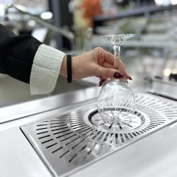 Rince-verres à encastrer avec grille de protection – à pression – arrêt automatique de l’eau avec régulateur de jet intégré - Raccord 1/2"