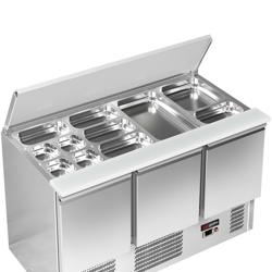 Saladette ECO - 1368mm - 368 liter - zwart front - 3 deuren - met GN‑inleg voor 4x GN 1/1 & rvs deksel - Voor NL