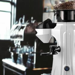 Moinho de café Profissional - Tremonha 2kg - 45dB - Com doseador - Branco