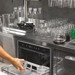 	ELECTROLUX | Çift cidarlı bardak yıkama makinesi - Dijital - 3,3 kW - deterjan pompası, parlatıcı pompası ve tahliye pompası ile