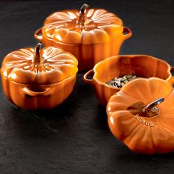 STAUB | CERAMIQUE - طنجرة كوكوت - بقطر 120 مم - على شكل يقطينة - سيراميك - لون القرفة