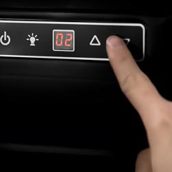 Frigorifero per latte - 210mm - 9.8l - Slim - display digitale - con 1 porta in vetro & illuminazione LED - Nero