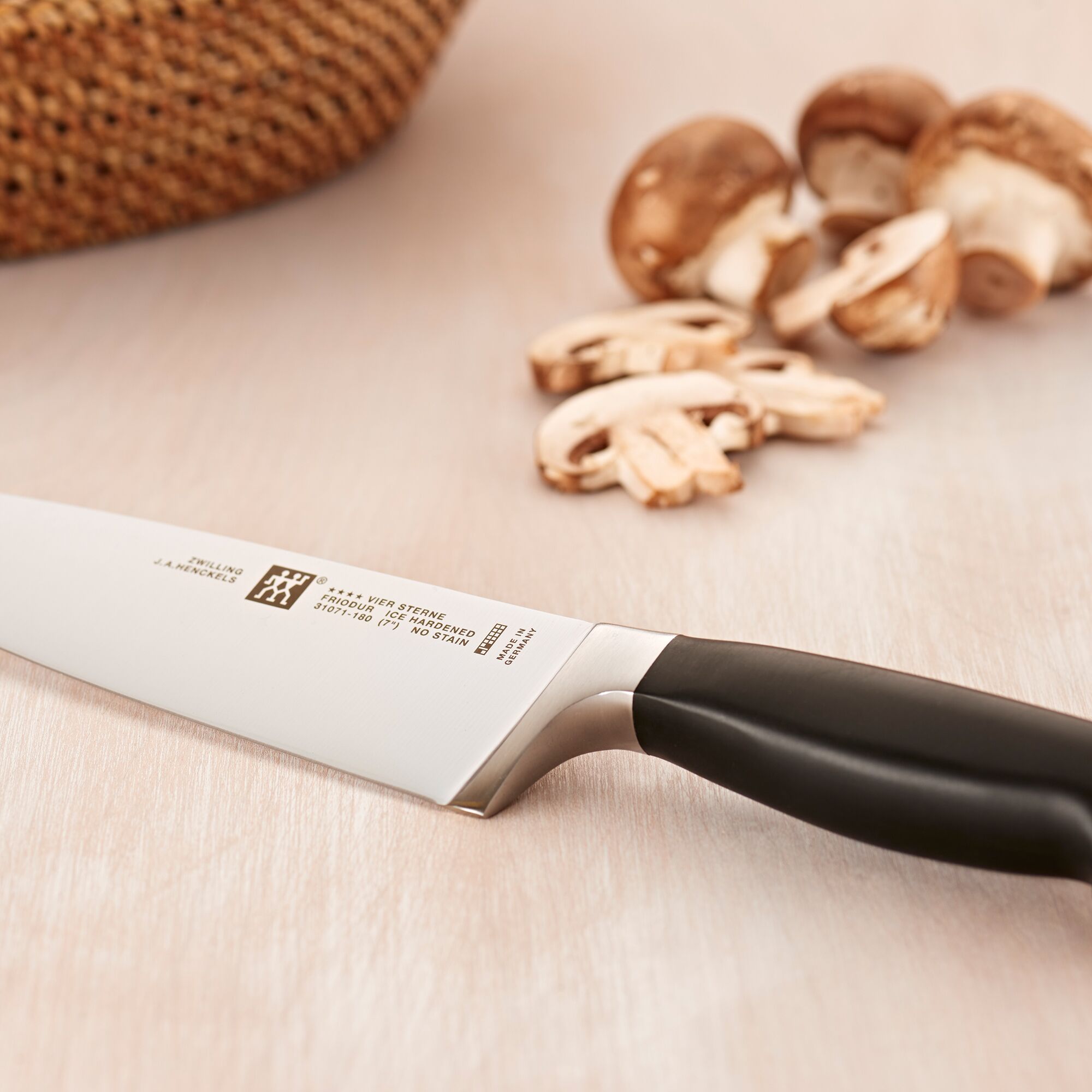 ZWILLING | QUATRE ÉTOILES - Couteau de chef - Lame: 200mm