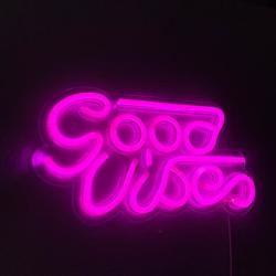 LED svjetleći znak - Good Vibes - Ružičasta - 330 x 180 mm