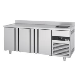 Hűtött munkaasztal PREMIUM - 1900x700 mm - GN 1/1 - 420 liter - ventilációs - 3 ajtóval - 1 medencével - felhajtással
